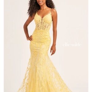 Never worn size 00 Ellie Wilde Prom Dress - unaltered.